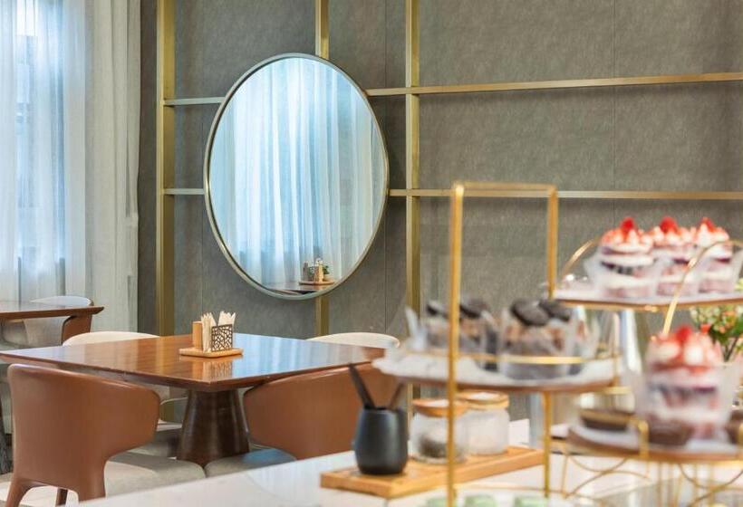 Atour Hotel Chongqing Liziba Lianglukou Subway Station