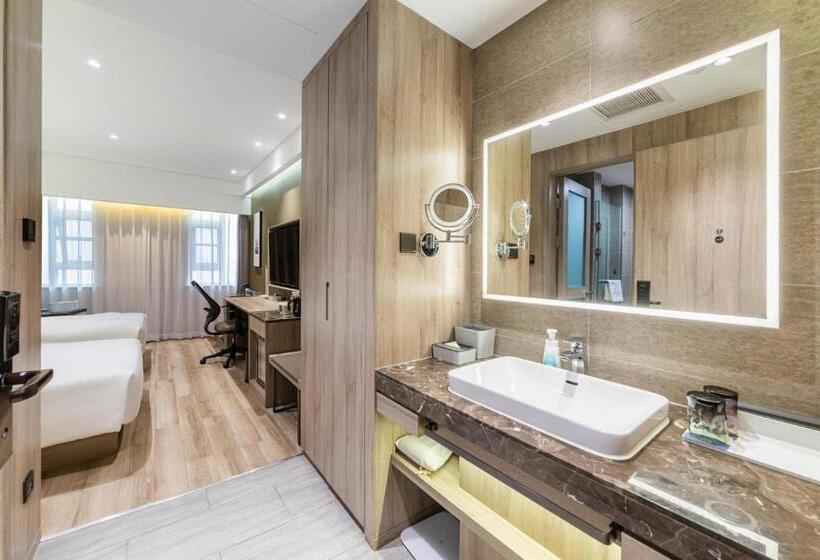 Atour Hotel Chongqing Liziba Lianglukou Subway Station