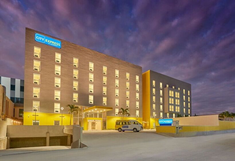 ホテル City Express By Marriott Cancun Aeropuerto