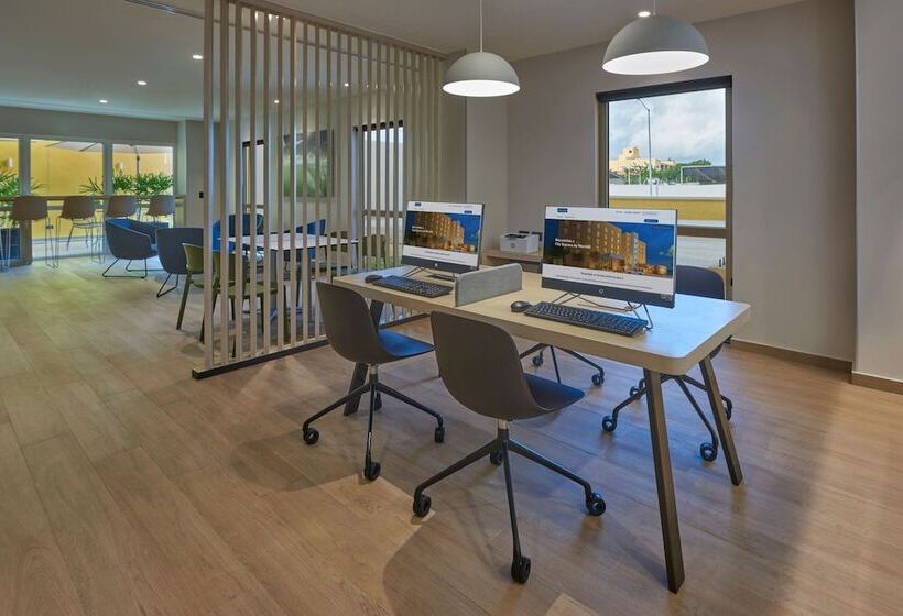 ホテル City Express By Marriott Cancun Aeropuerto