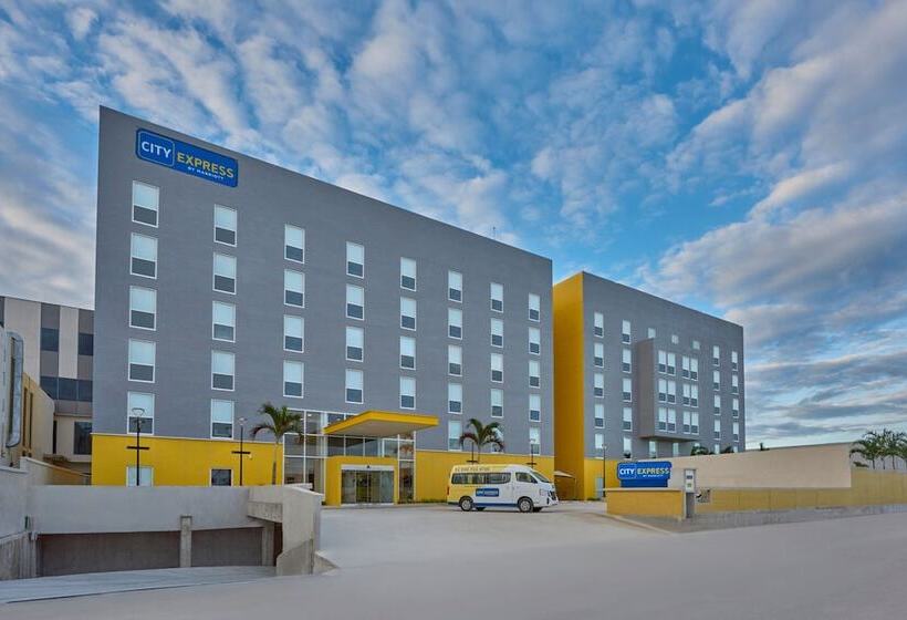 ホテル City Express By Marriott Cancun Aeropuerto