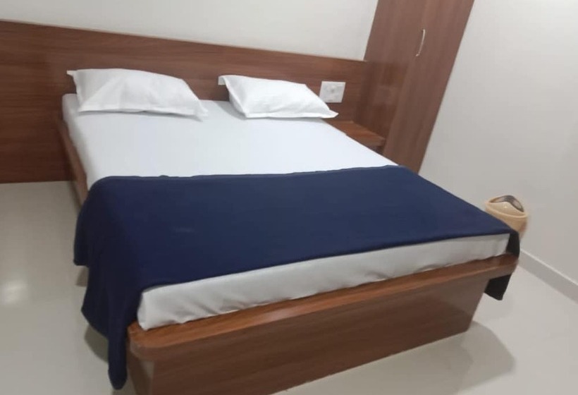 Отель Golden & Guest House