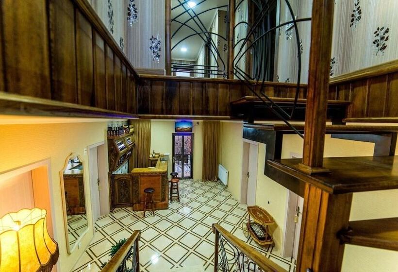 هتل Guglux &wine Cellar