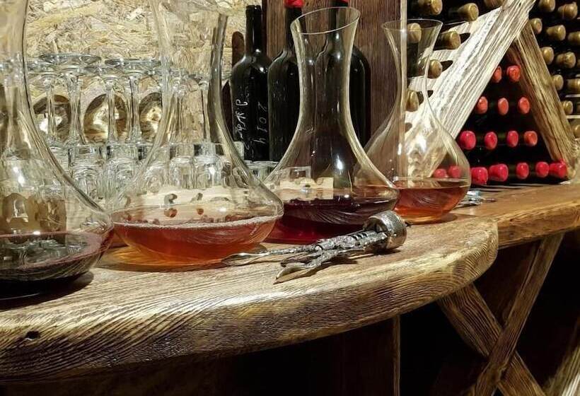 هتل Guglux &wine Cellar