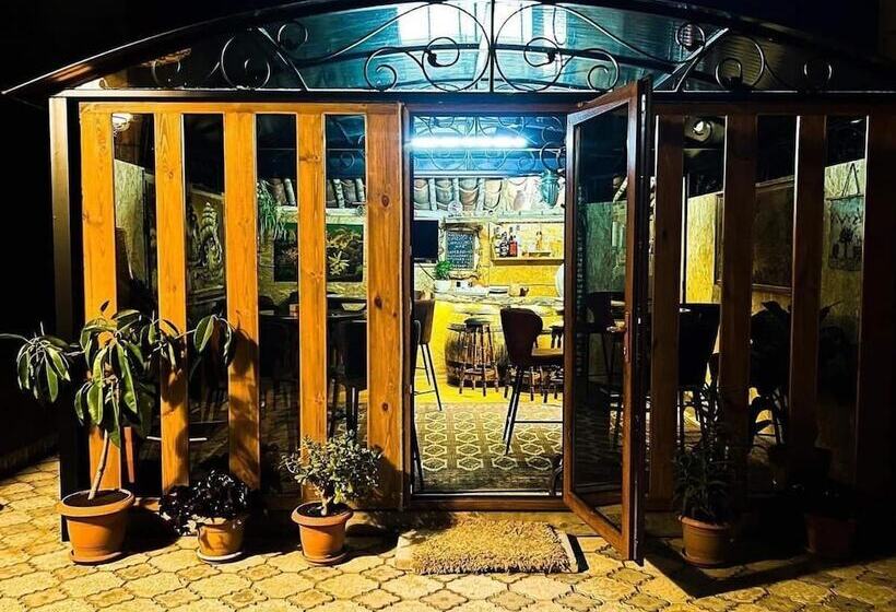 هتل Guglux &wine Cellar