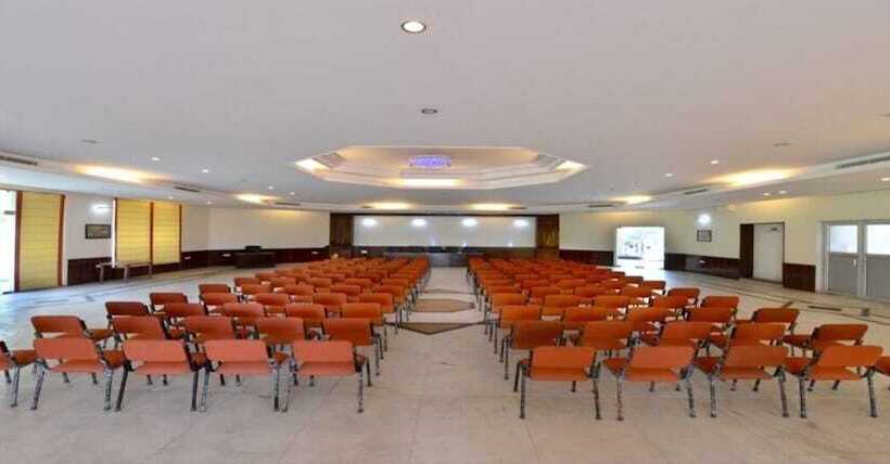 فندق Jungle Babbler Tourist Resort