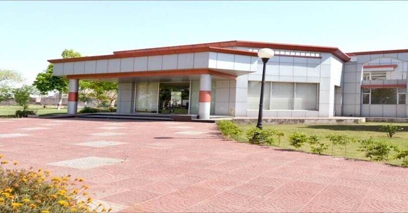 בית מלון כפרי Jungle Babbler Tourist Resort