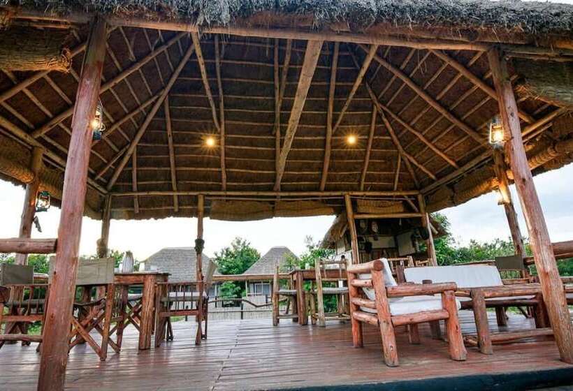هتل Kazinga Wilderness Safari Camp