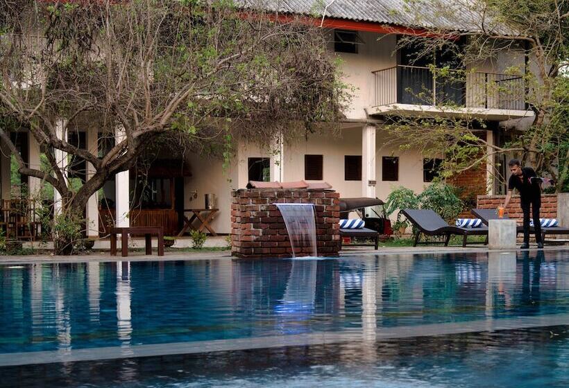 בית מלון כפרי Lario Resort Sigiriya