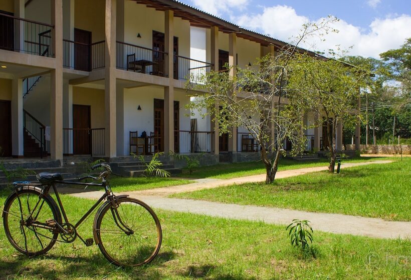 בית מלון כפרי Lario Resort Sigiriya