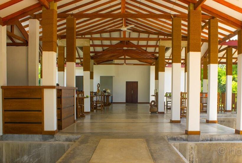 בית מלון כפרי Lario Resort Sigiriya