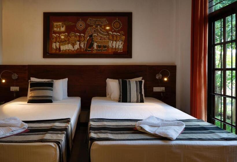 בית מלון כפרי Lario Resort Sigiriya