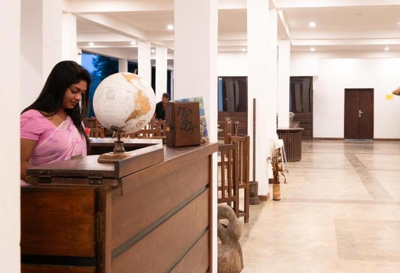 בית מלון כפרי Lario Resort Sigiriya