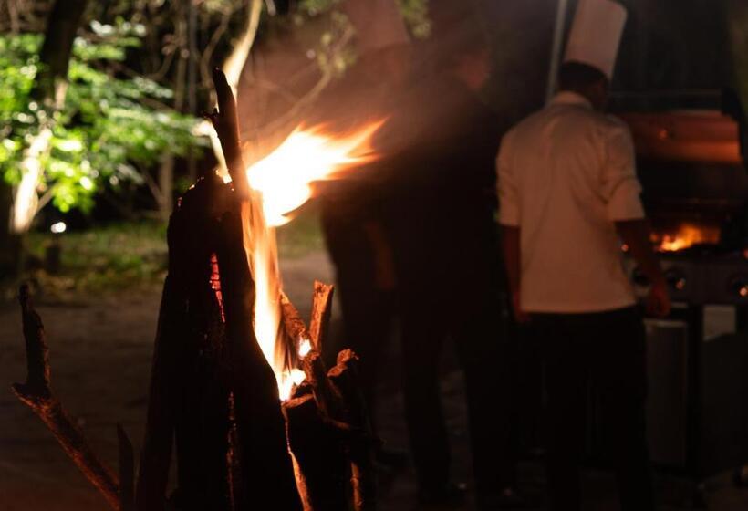 בית מלון כפרי Lario Resort Sigiriya