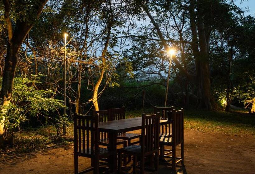 בית מלון כפרי Lario Resort Sigiriya