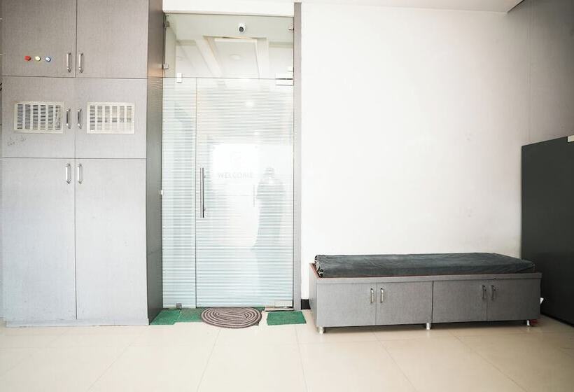 בית מלון כפרי Metro Palace Nalasopara East Mumbai