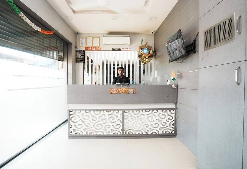 בית מלון כפרי Metro Palace Nalasopara East Mumbai