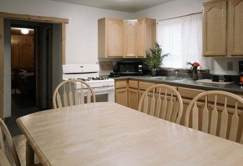 호텔 Oak Knoll Unit 4 #2403