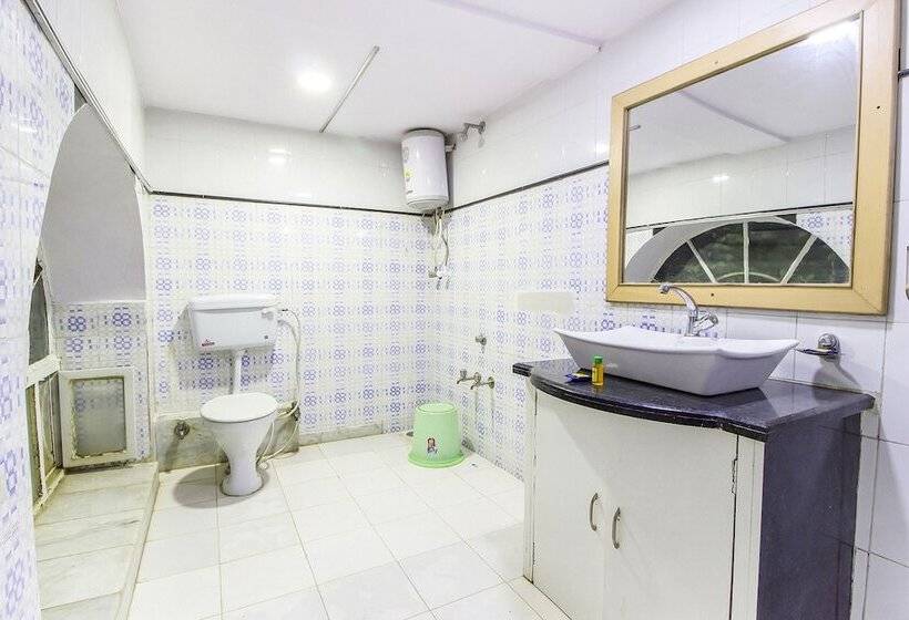 Fabhotel Pleasure Inn