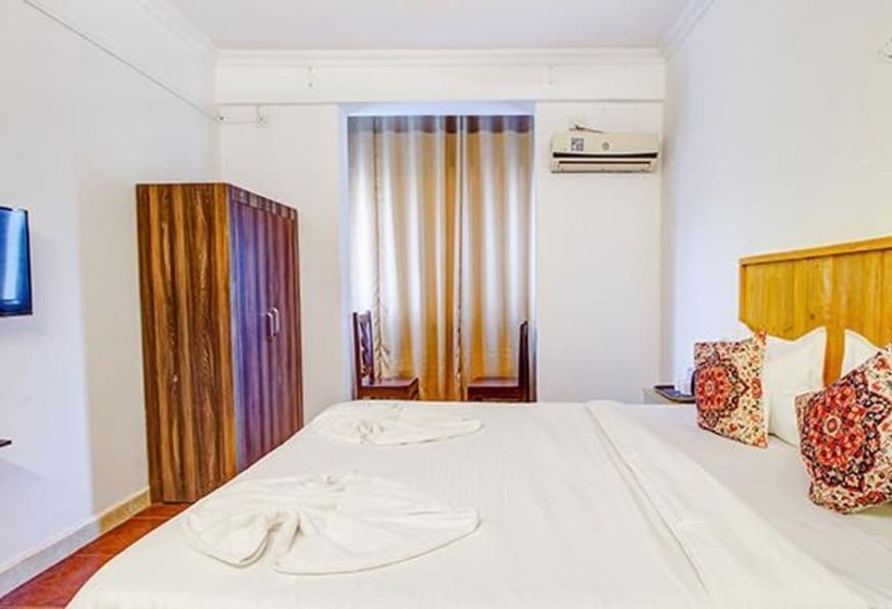 Fabhotel Pleasure Inn