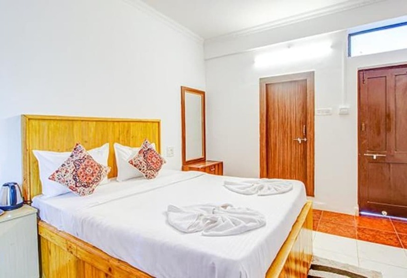 Fabhotel Pleasure Inn