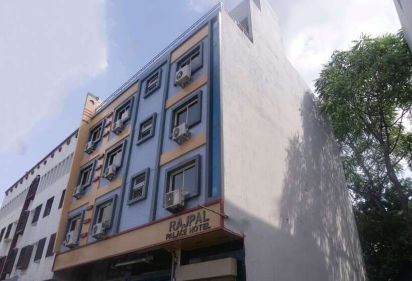 Отель Goroomgo Rajpal Palace Udaipur