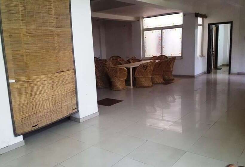 Отель Goroomgo Rajpal Palace Udaipur