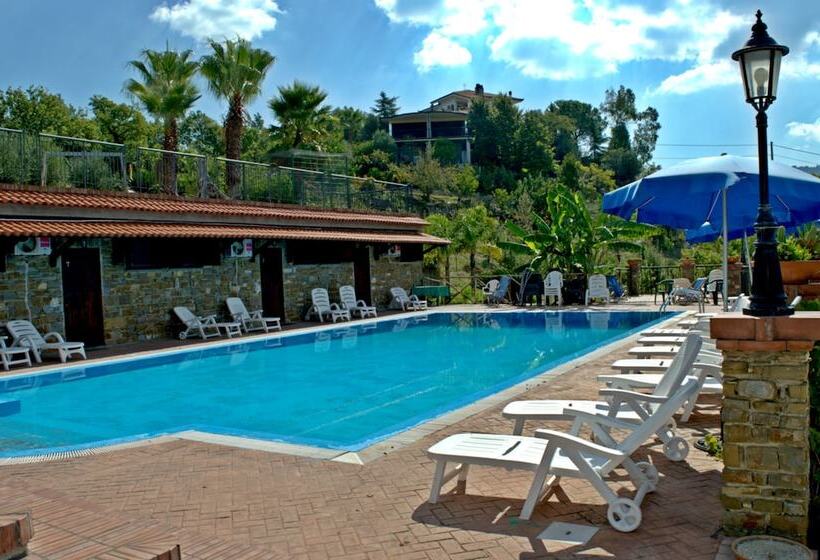 乡村酒店  Il Falco Del Cilento