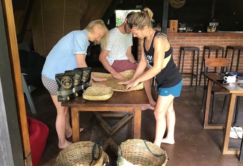 ホテル The Backyard Blangoda