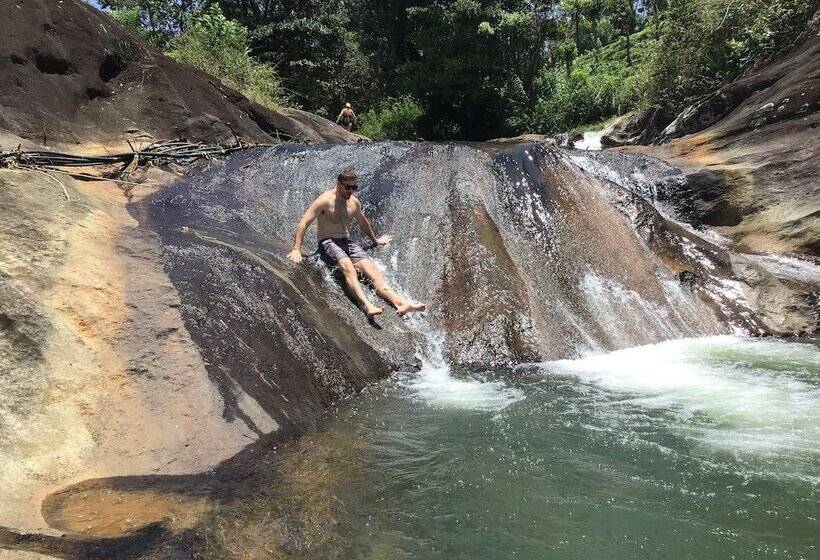 ホテル The Backyard Blangoda