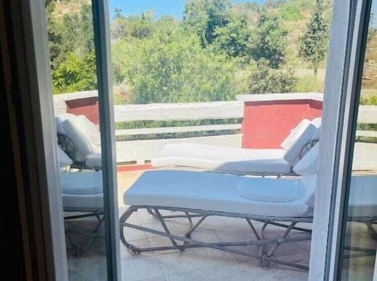 هتل The Red Farm Relais & Spa