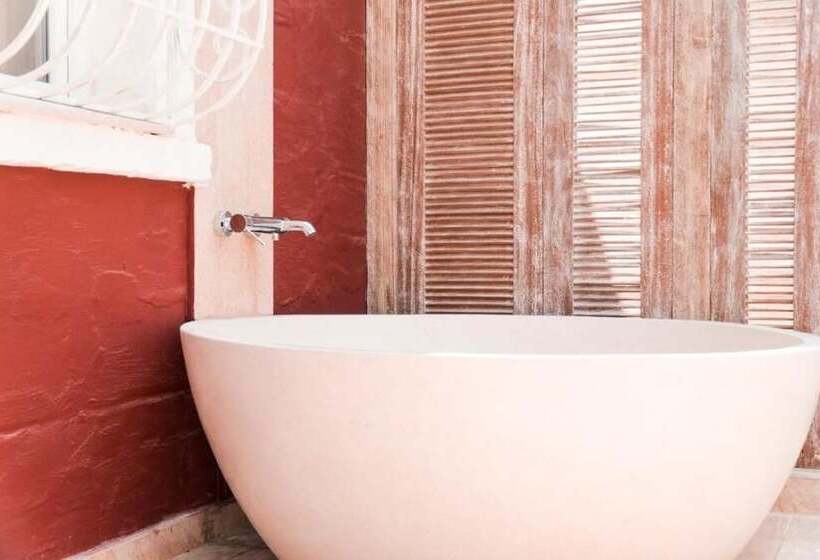 هتل The Red Farm Relais & Spa