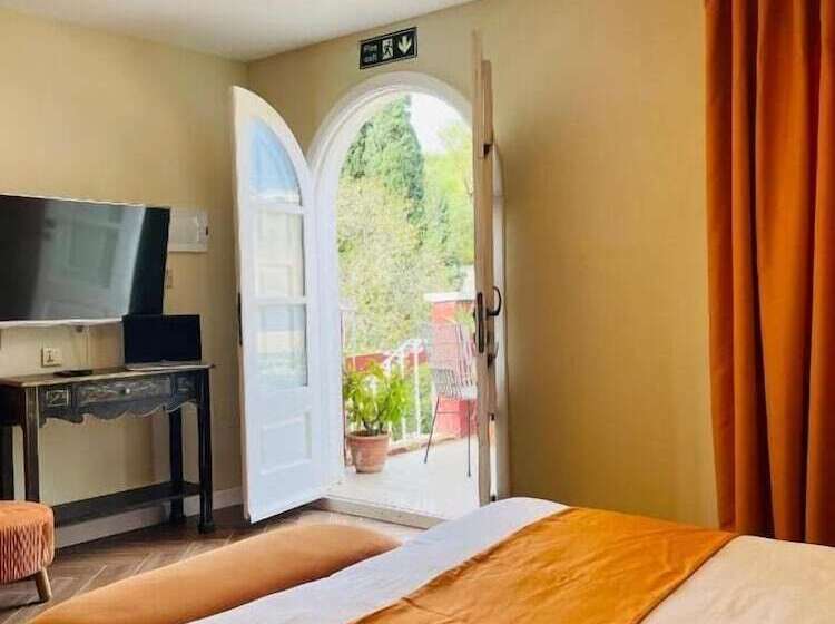 هتل The Red Farm Relais & Spa