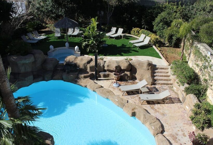 هتل The Red Farm Relais & Spa