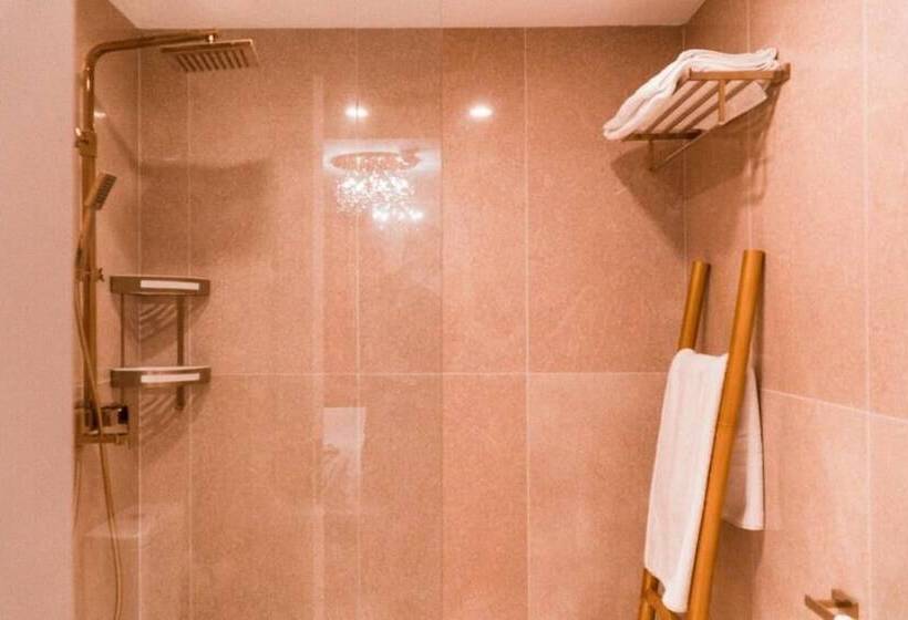 هتل The Red Farm Relais & Spa