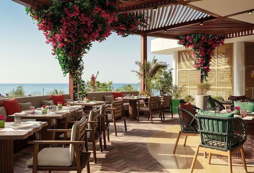 هتل The St. Regis Al Mouj Muscat Resort