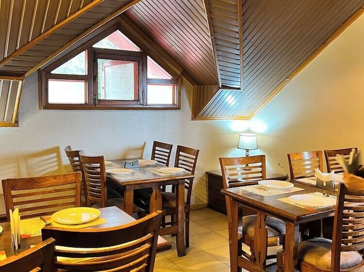 Wingait Inn   Hotel Near The Mall Road