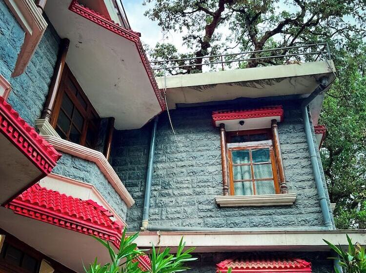 Wingait Inn   Hotel Near The Mall Road