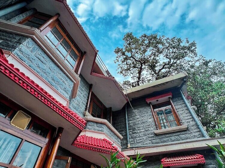 Wingait Inn   Hotel Near The Mall Road