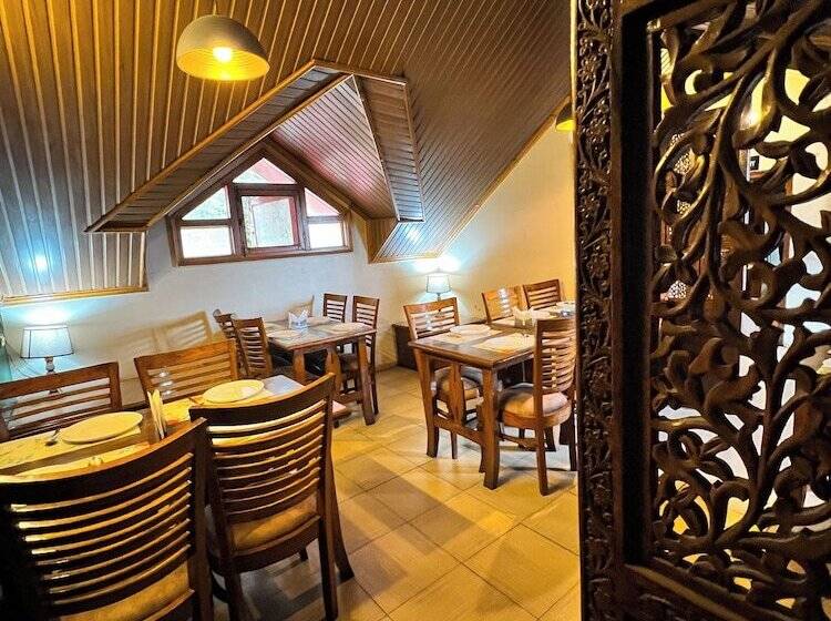 Wingait Inn   Hotel Near The Mall Road