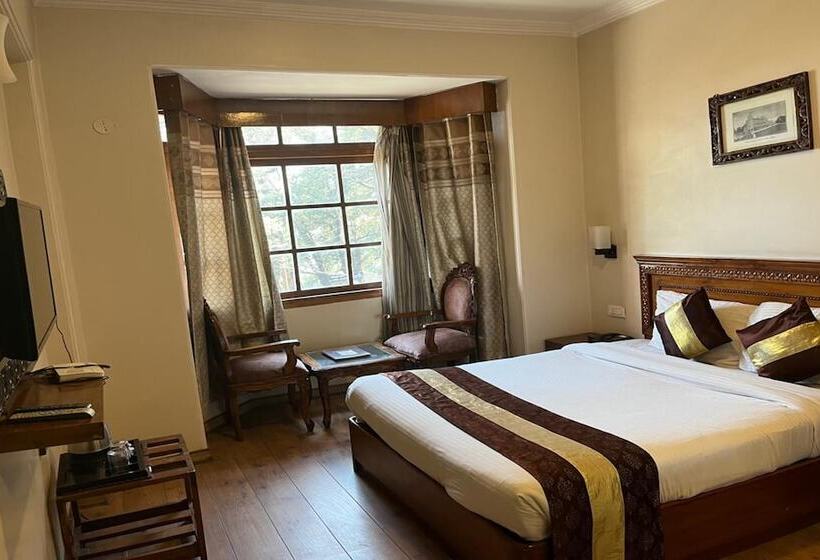 Wingait Inn   Hotel Near The Mall Road