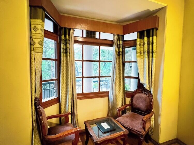 Wingait Inn   Hotel Near The Mall Road