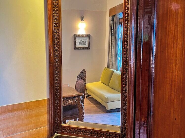 Wingait Inn   Hotel Near The Mall Road