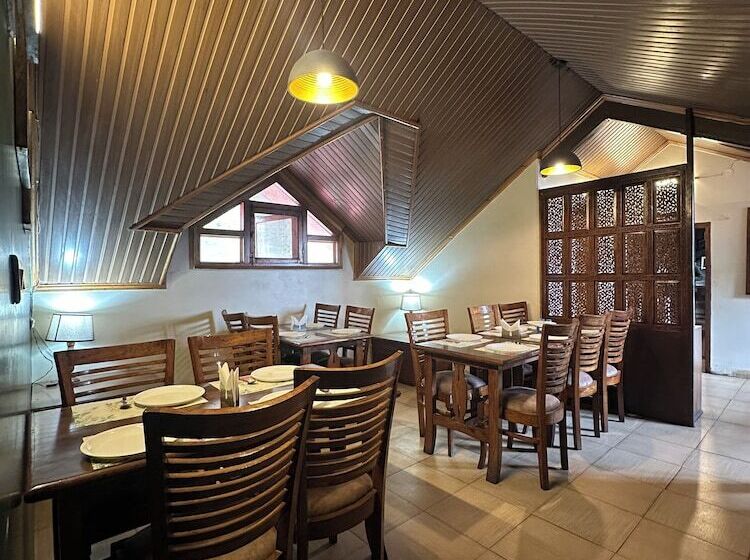 Wingait Inn   Hotel Near The Mall Road