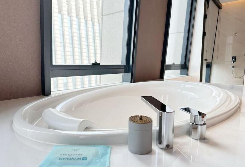 Отель Wyndham Handan Congtai