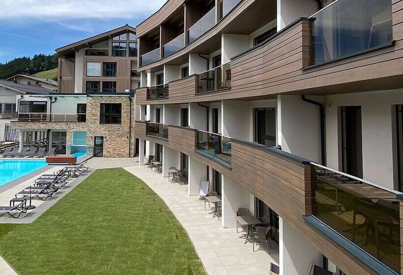 Lakeside Luxury Apartments