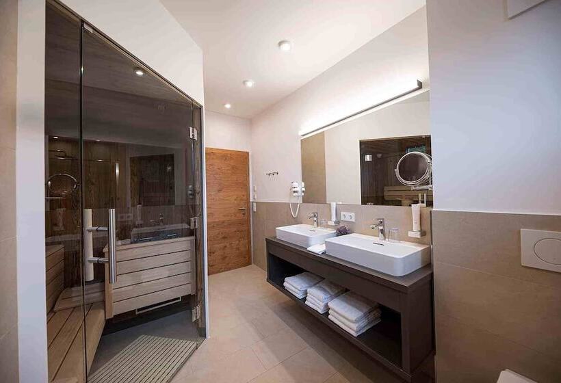 Lakeside Luxury Apartments