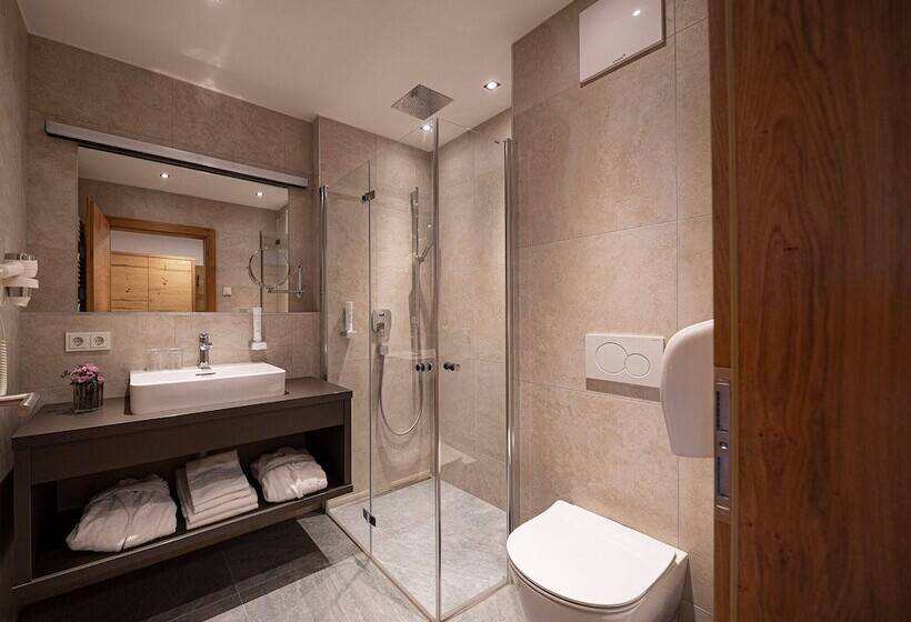 Lakeside Luxury Apartments