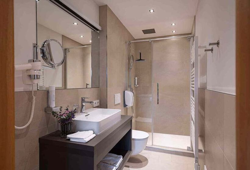 Lakeside Luxury Apartments