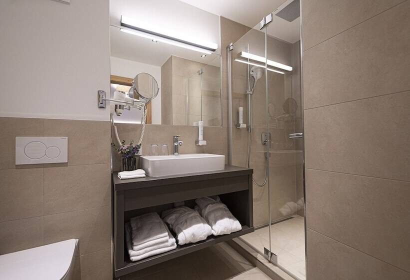 Lakeside Luxury Apartments